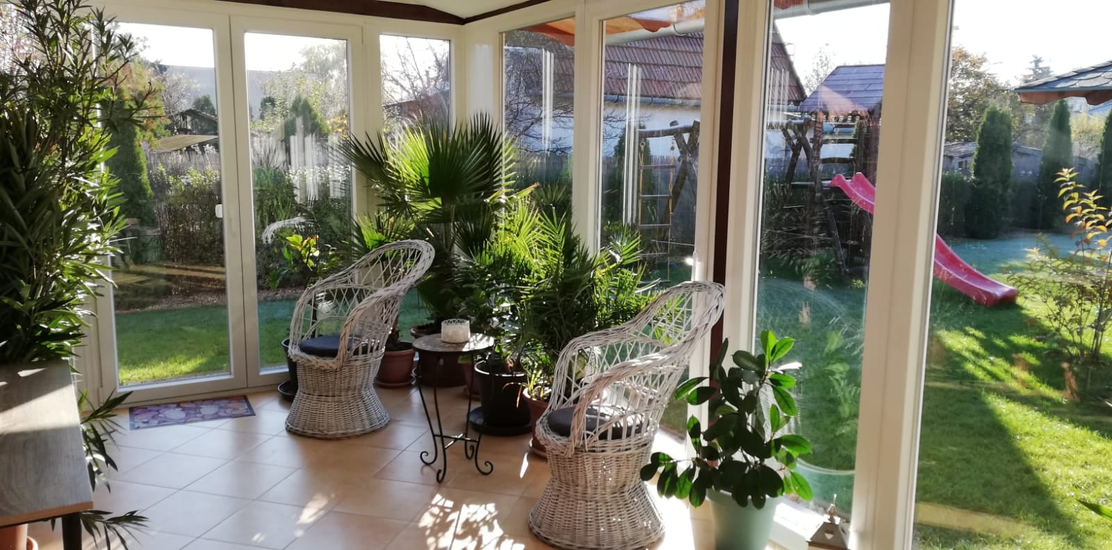 WeNet partnerem raportu Interaktywnie.com. Pobierz e-book o stronach WWW i e-sklepach